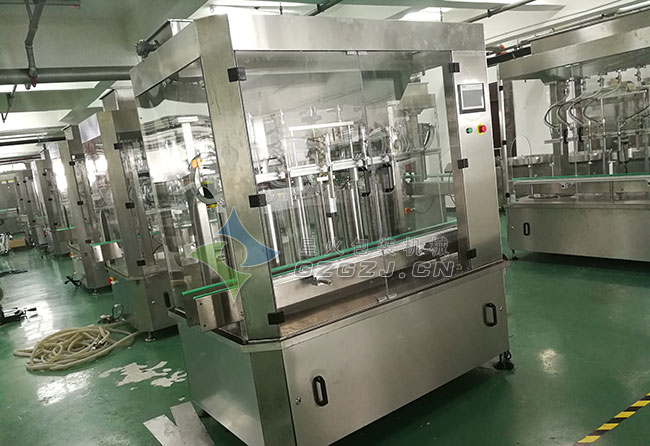 车用尿素液灌装线整机厂房内实拍
